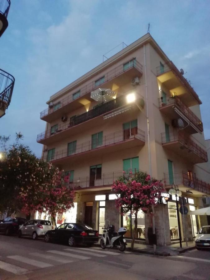B&B Del Centro Capo dʼOrlando Eksteriør bilde